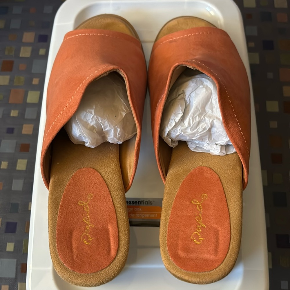 Qupid size 9, orange slides